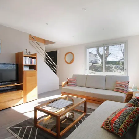 Holiday home Pretty New And Comfortable House Between Towns And Lakes *